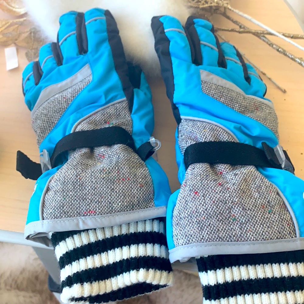 Snow Hand Warmers/Gloves